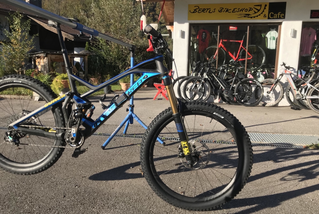 Specialized Butcher am Mondraker Dune 2.6 Zoll Mountainbikereifen